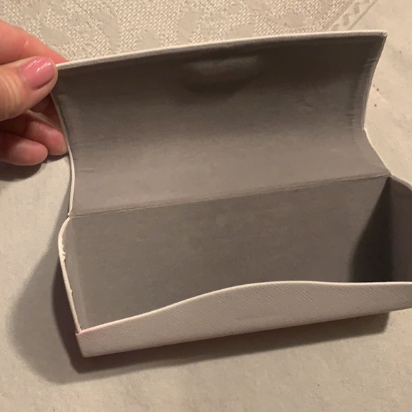 Ann Taylor eye or sunglasses case white - Picture 2 of 5